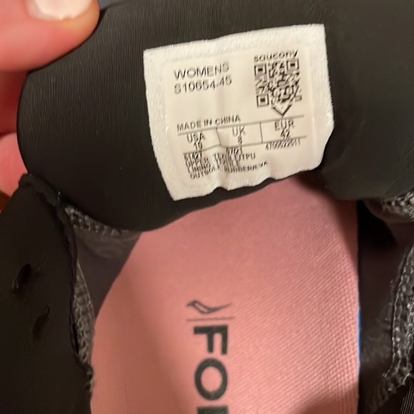 Saucony women’s sneakers size 10 - Picture 5 of 5